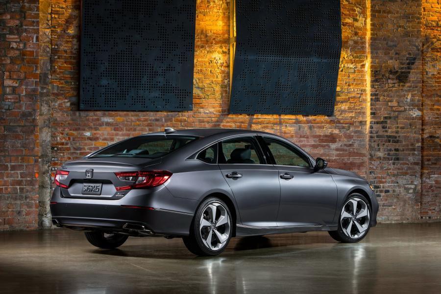  Honda Accord Touring Hybrid 2017 года  (NA) (фото 128 из 170)